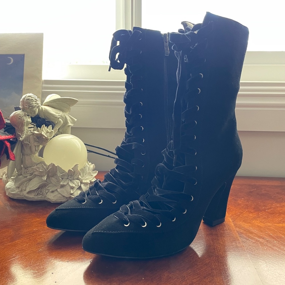 NWOT Teleport/YRU Coven Witchy Booties